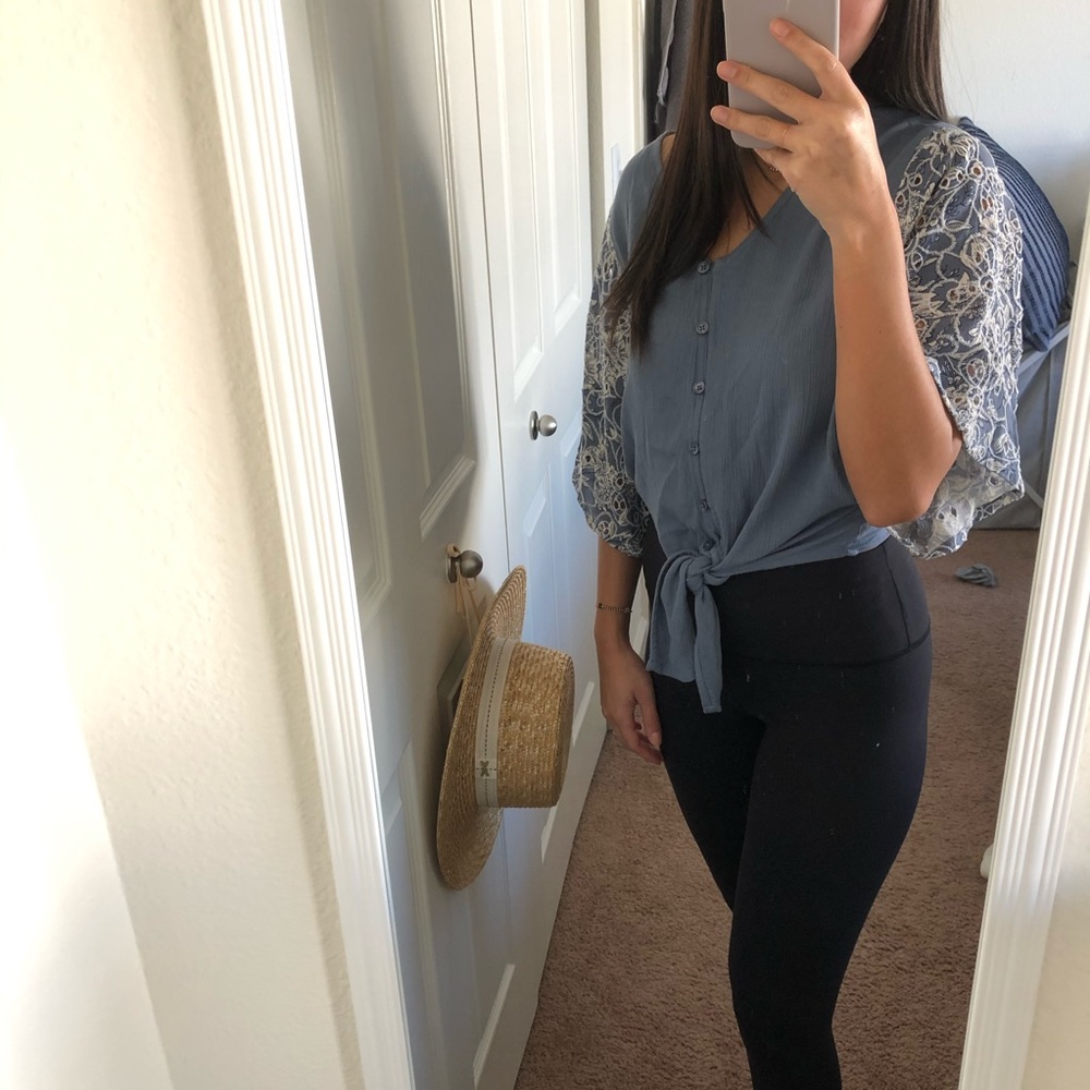 Eyelet sleeve top